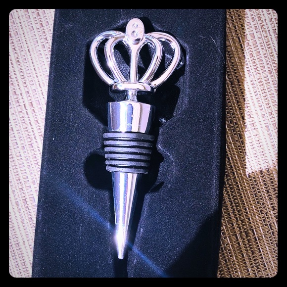 Other - Silver tone wine topper